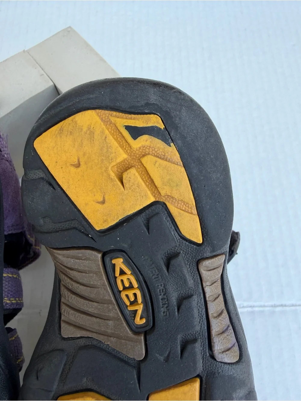 Keen sturdy closed